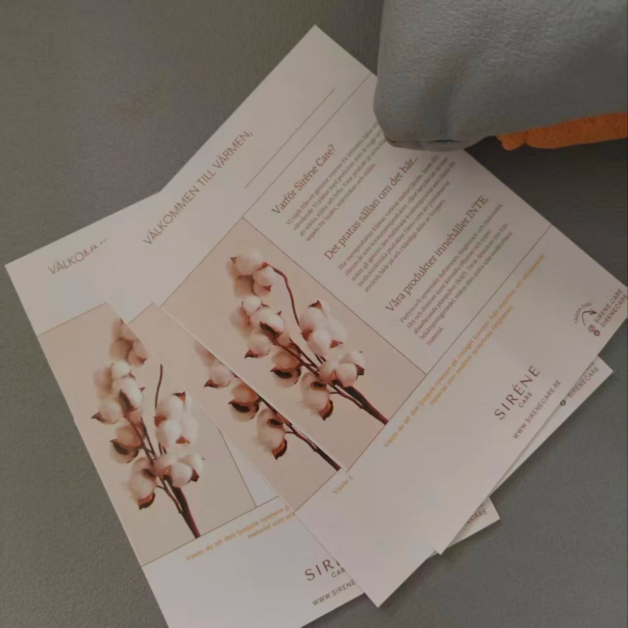 100 قطعة من الطباعة الملونة ال - مراجعة Commercial Flyer Printing وسعره